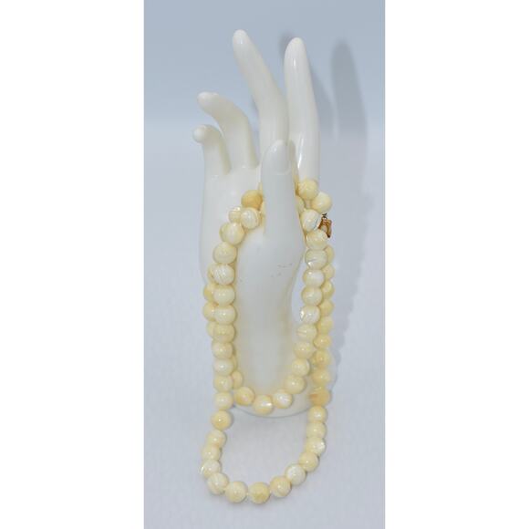 Vintage Art Deco Large Mother of Pearl Knotted Beaded Necklace - Picture 2 of 6